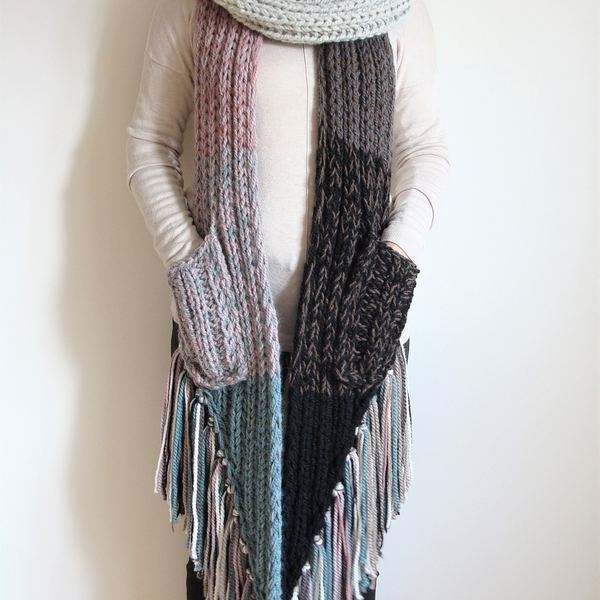 Chunky Knit Wool Alpaca Scarf with Pockets and Tassels