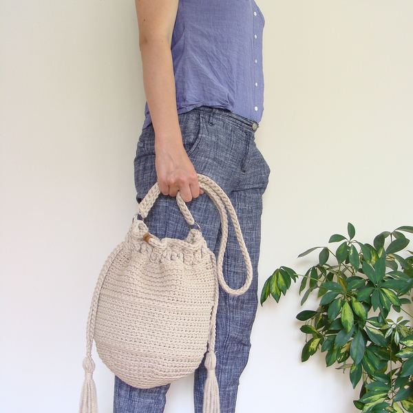 Crochet Cotton Rope Bucket Bag: Boho Crossbody with Tassels